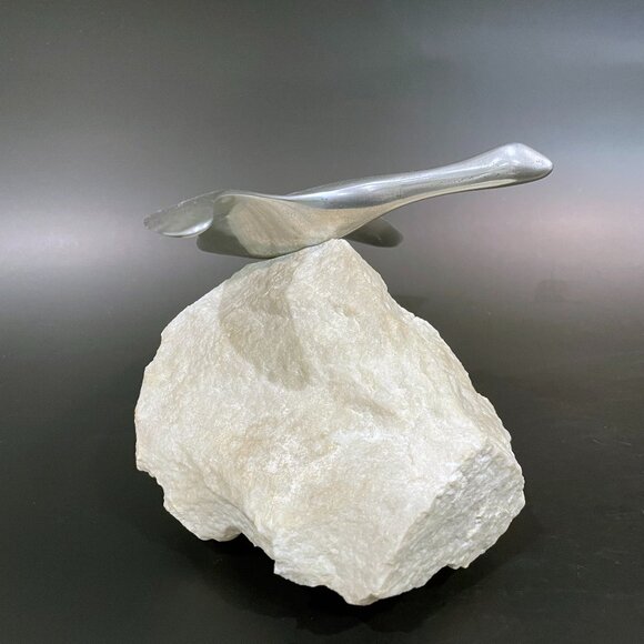 Hoselton Canada Art Polished Aluminum Goose in Flight on Stone Base Sculpture - Picture 1 of 6